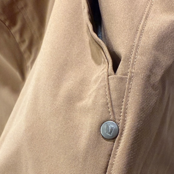 Vuori Men's Tan Shorts Size 38 NWOT - Picture 3 of 5